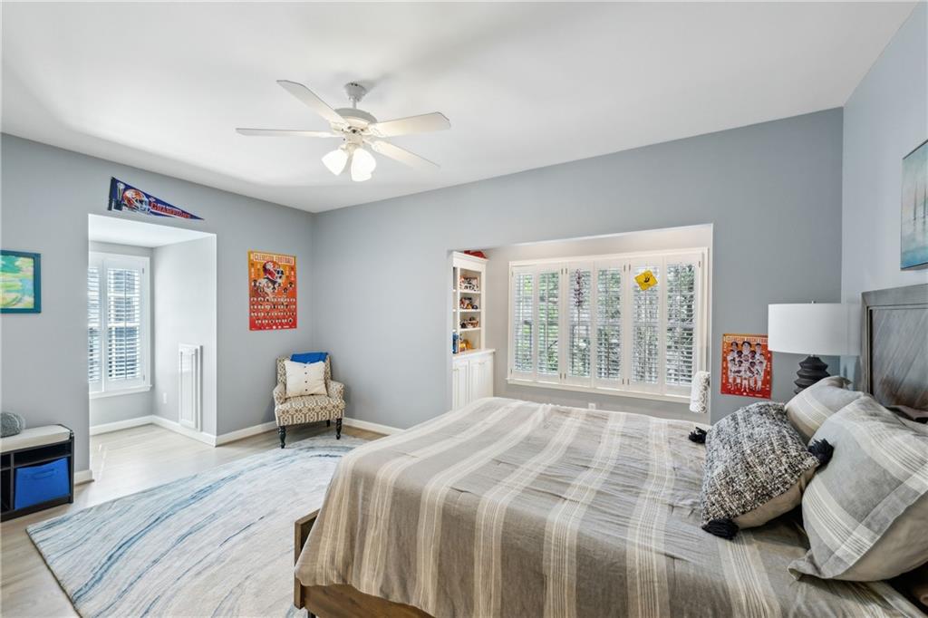 835 Springside Court NE