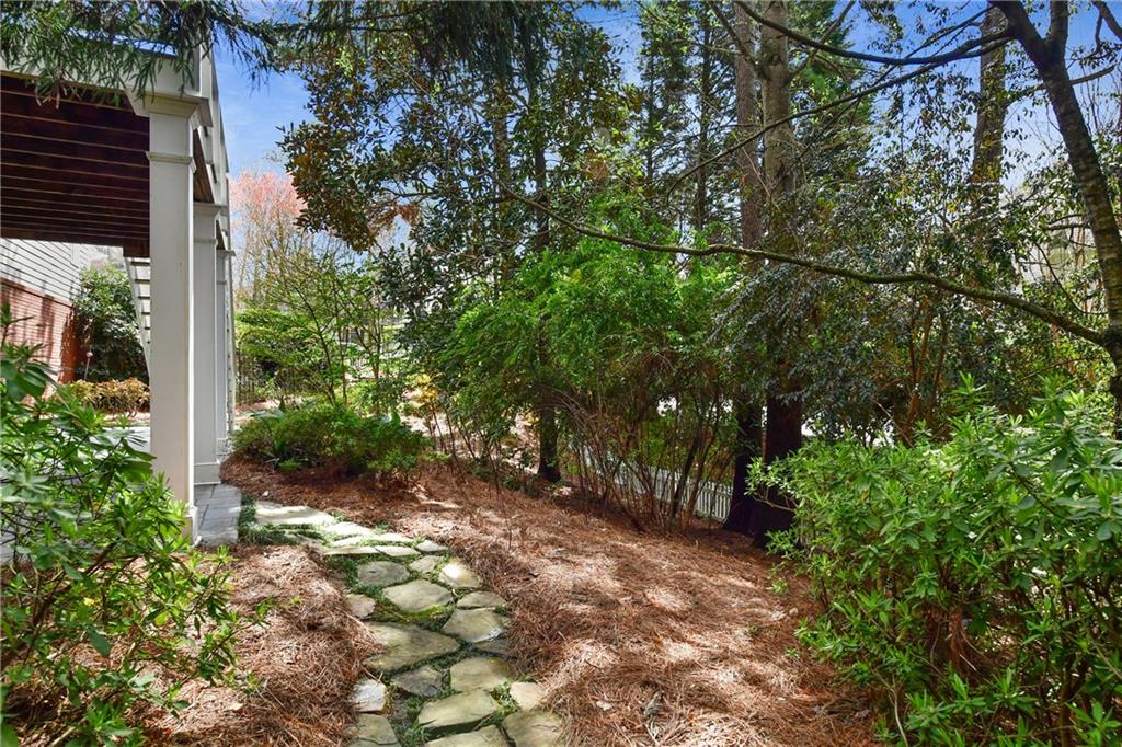 835 Springside Court NE