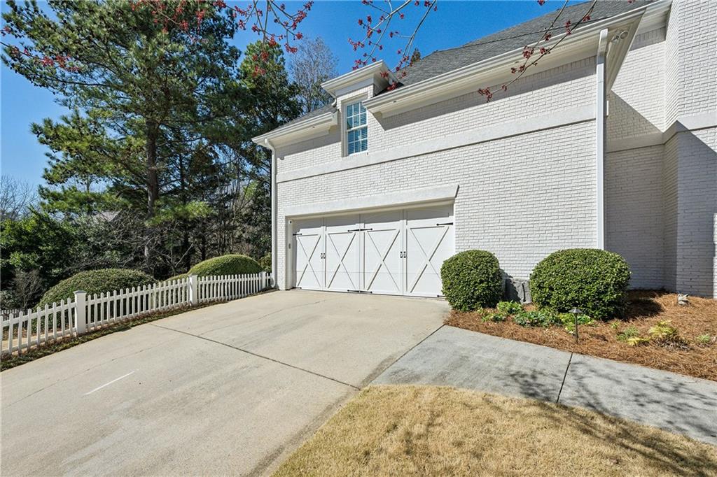 835 Springside Court NE