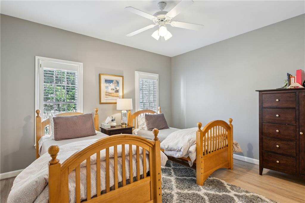 835 Springside Court NE