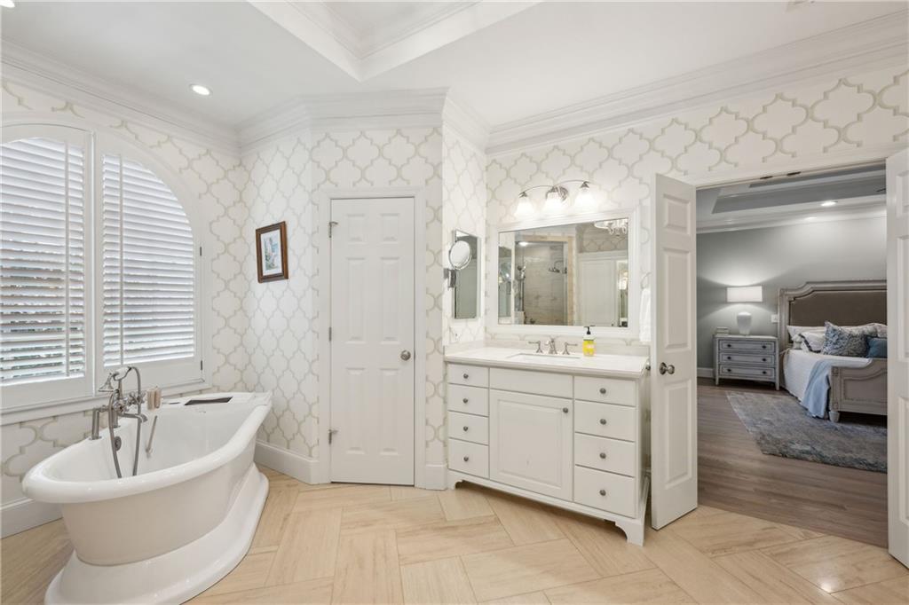 835 Springside Court NE