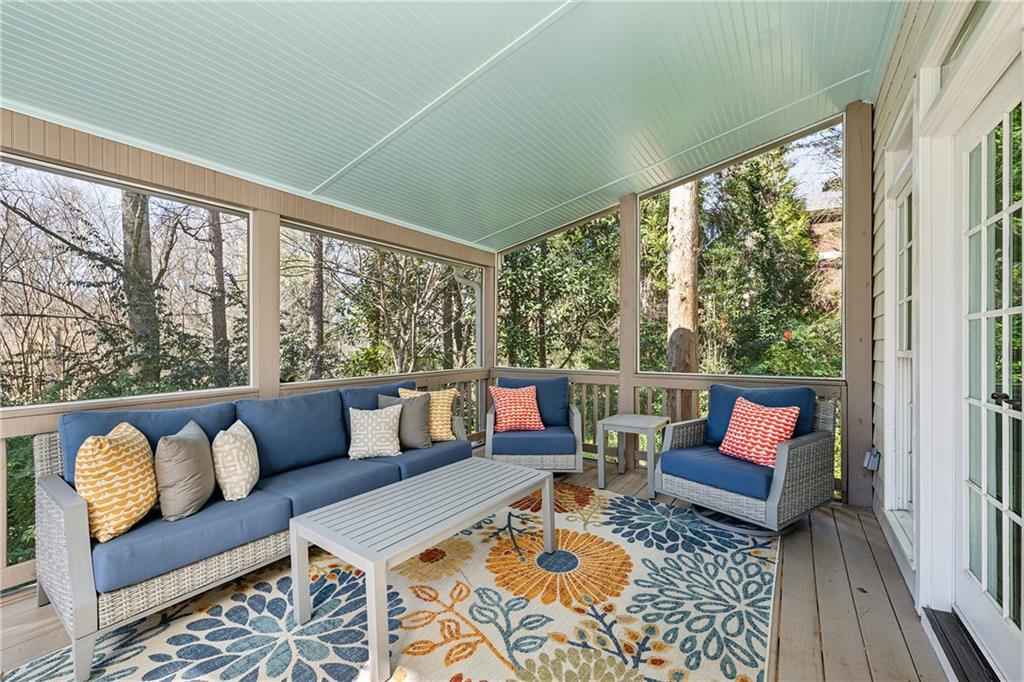 835 Springside Court NE