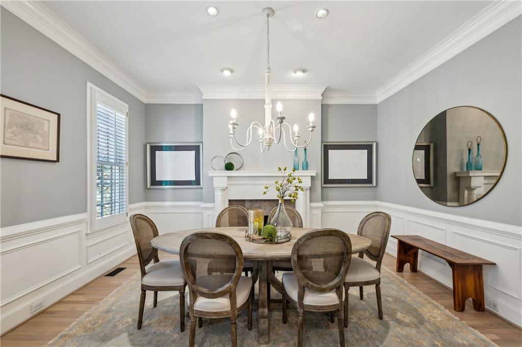 835 Springside Court NE