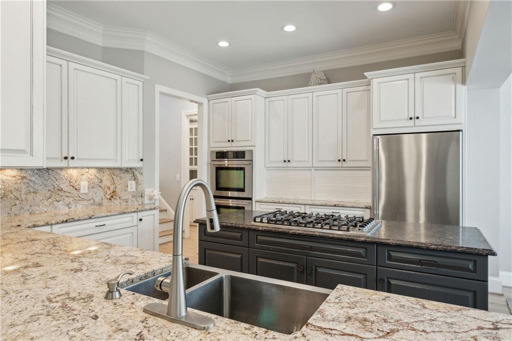 835 Springside Court NE