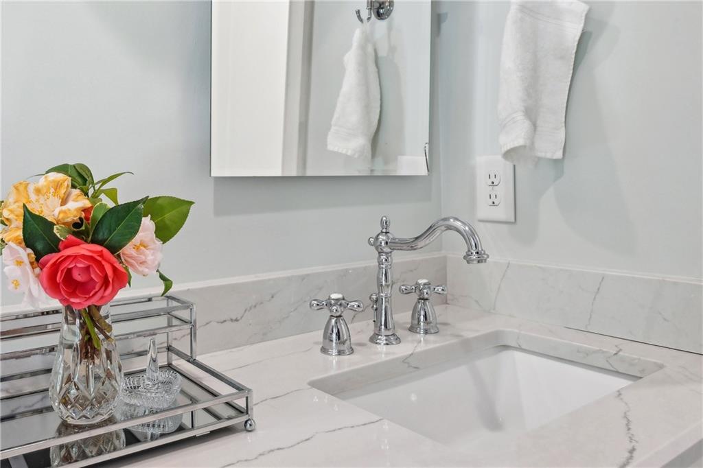 278 Midvale Drive NE