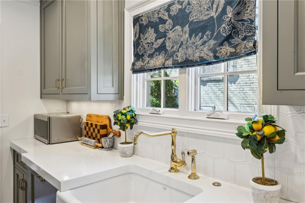 278 Midvale Drive NE