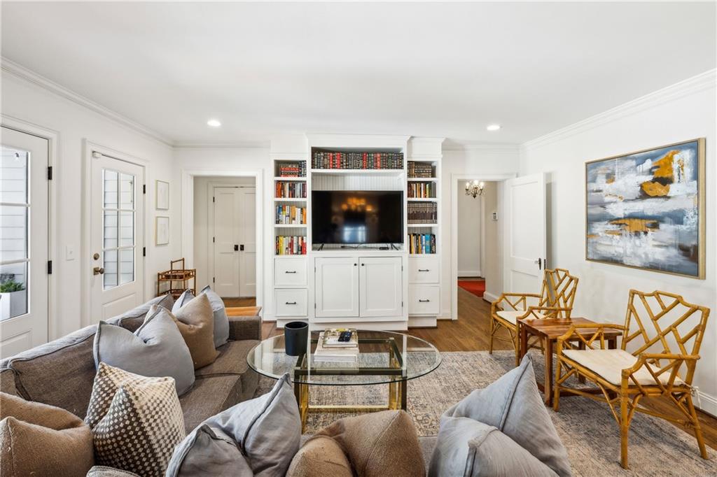 278 Midvale Drive NE