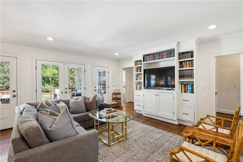 278 Midvale Drive NE