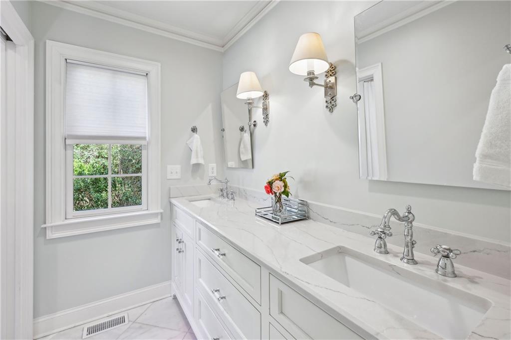 278 Midvale Drive NE