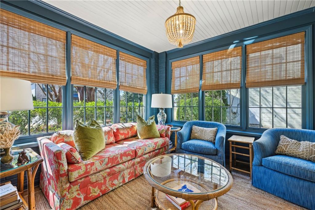 278 Midvale Drive NE