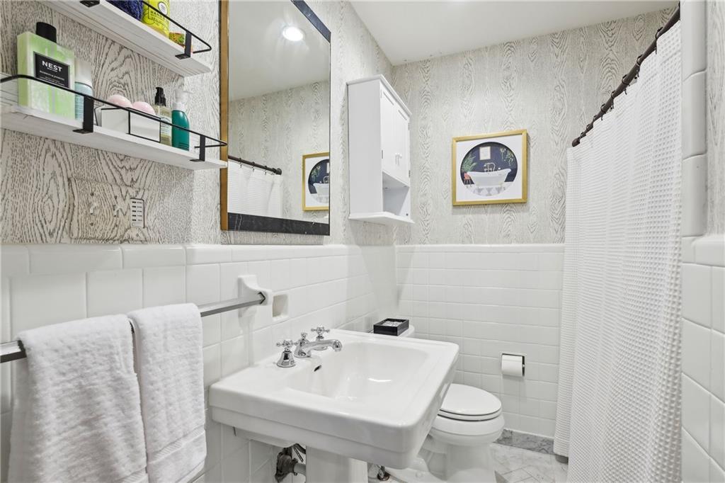 278 Midvale Drive NE