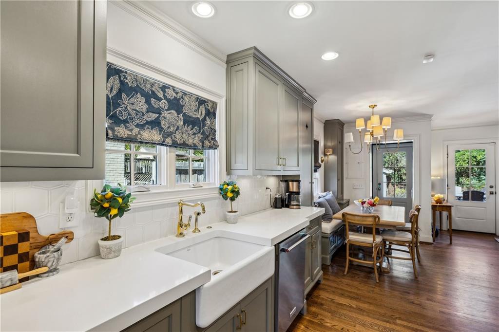 278 Midvale Drive NE