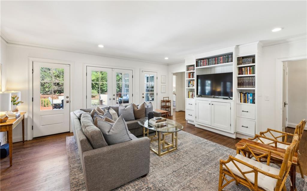 278 Midvale Drive NE