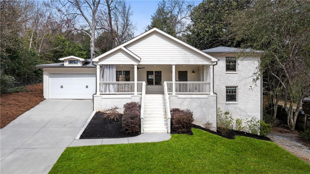 348 Lakemoore Drive NE