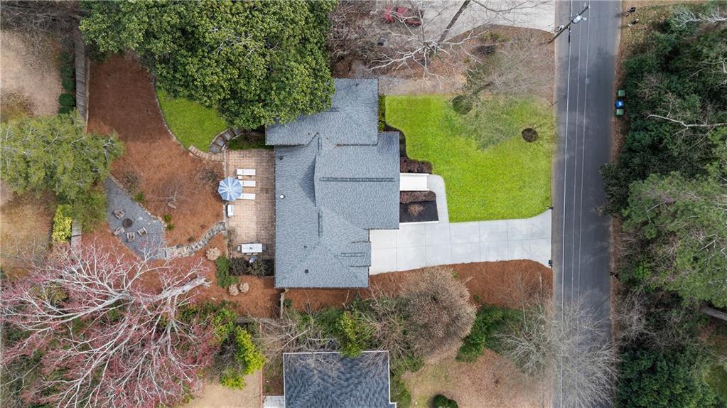 348 Lakemoore Drive NE