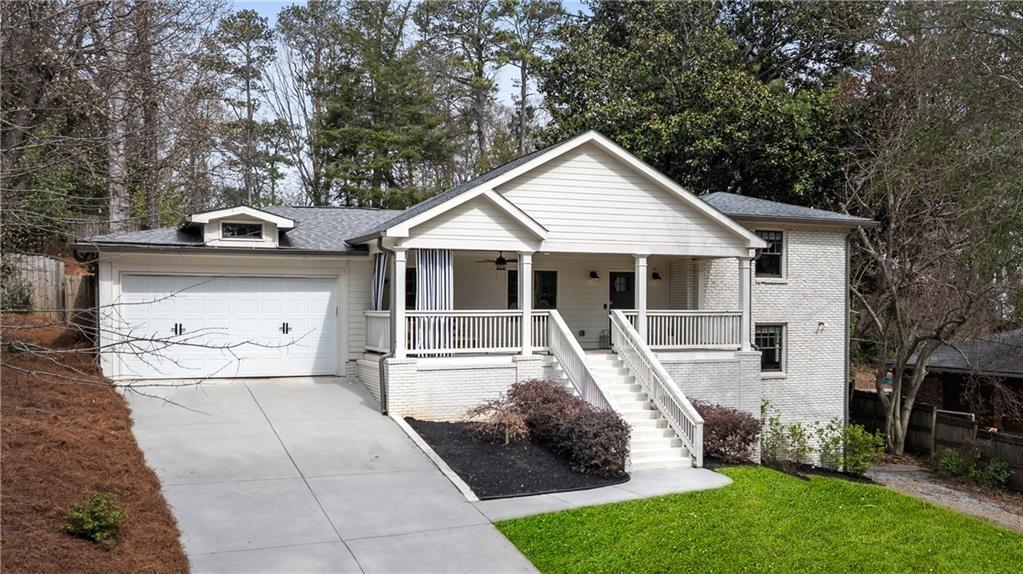 348 Lakemoore Drive NE