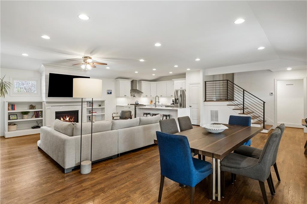 348 Lakemoore Drive NE