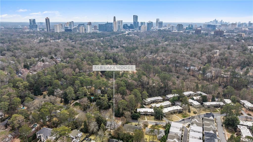 348 Lakemoore Drive NE