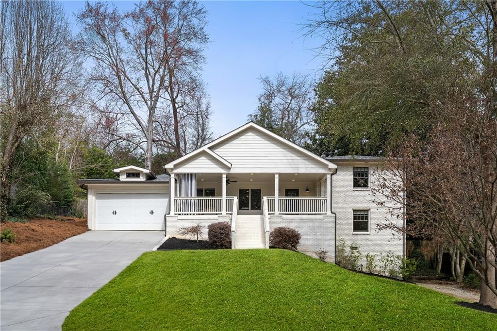 348 Lakemoore Drive NE