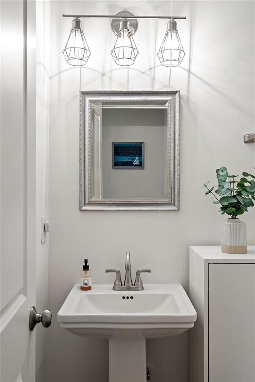 348 Lakemoore Drive NE