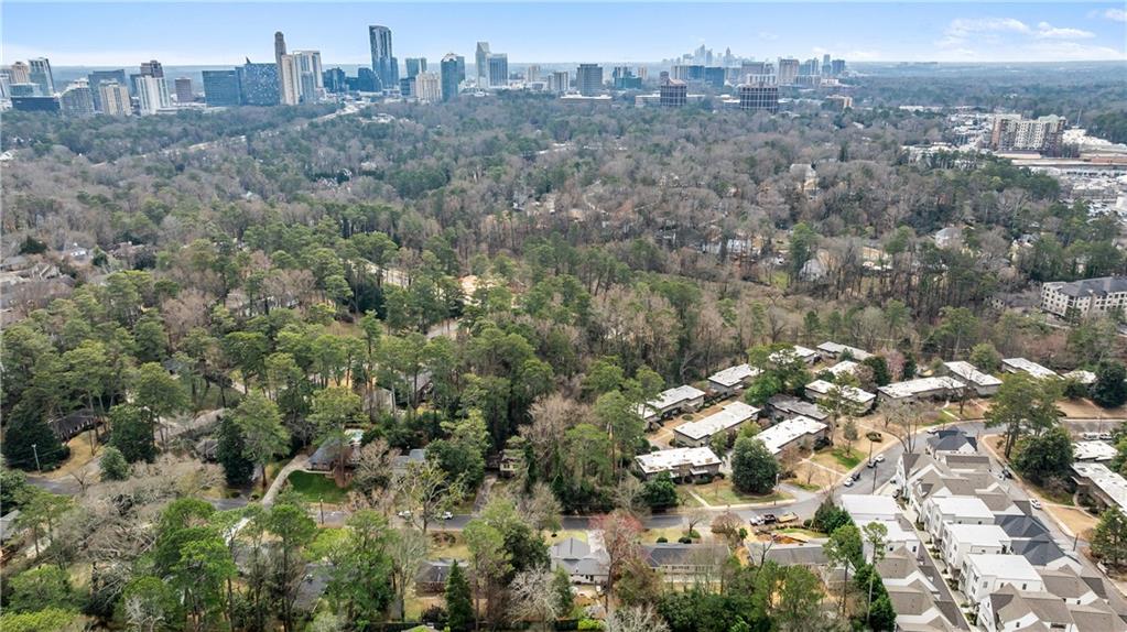 348 Lakemoore Drive NE