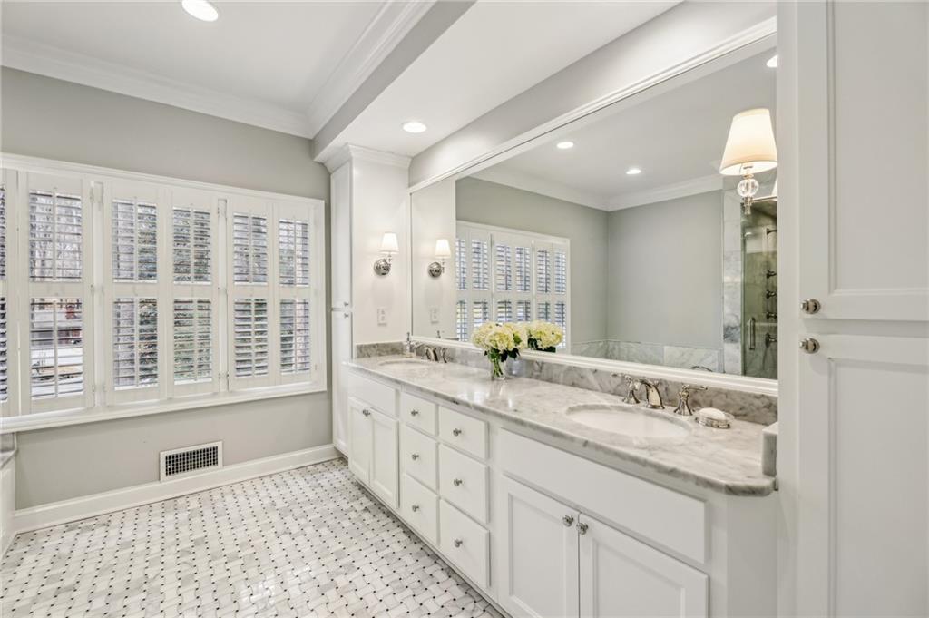 1025 Dawn View Lane NW