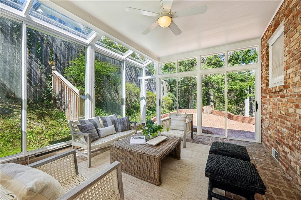 954 Winall Down Road NE