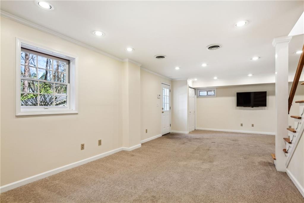 954 Winall Down Road NE