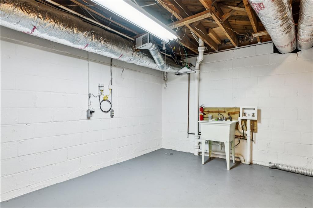 954 Winall Down Road NE