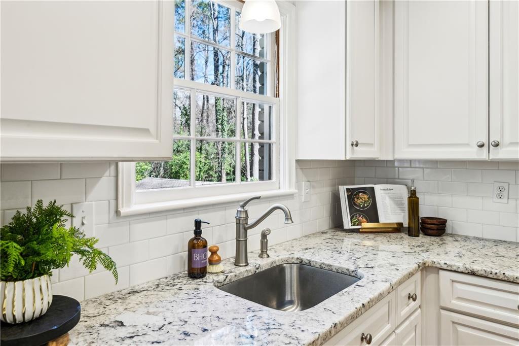 954 Winall Down Road NE