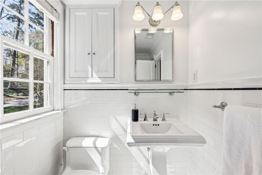 954 Winall Down Road NE