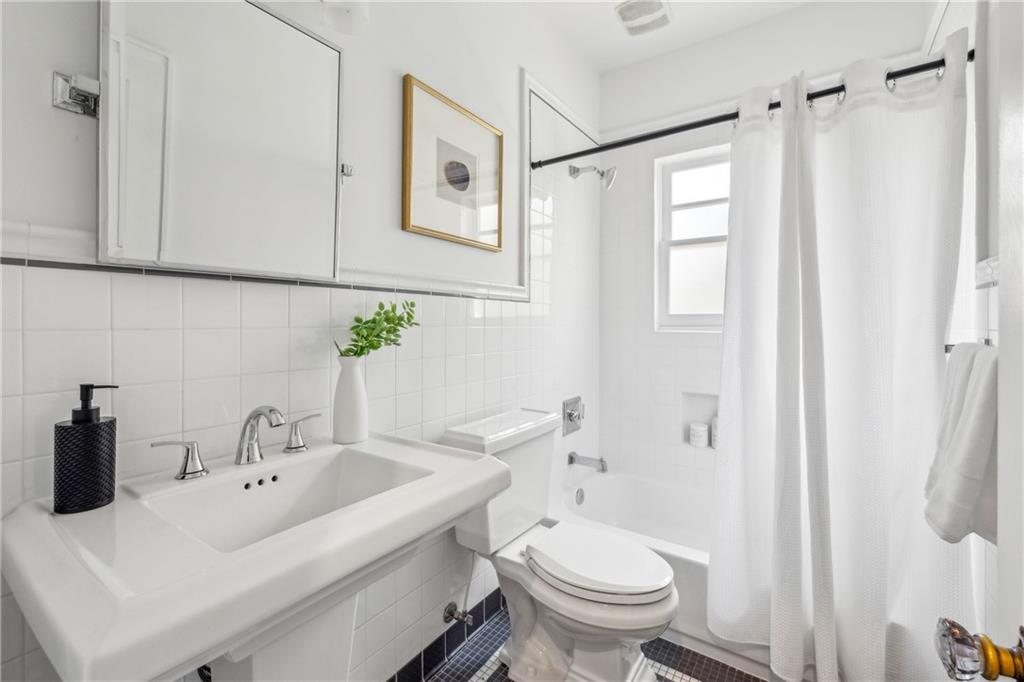 185 E Wesley Road NE