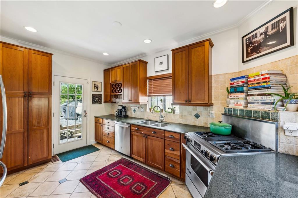 532 Princeton Way NE