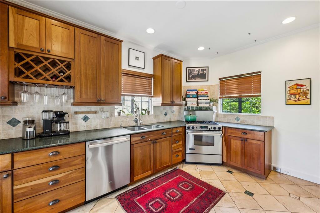 532 Princeton Way NE