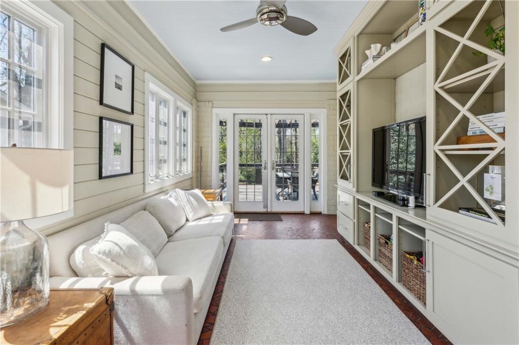 532 Princeton Way NE