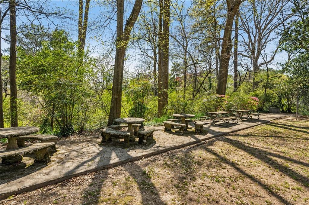 532 Princeton Way NE