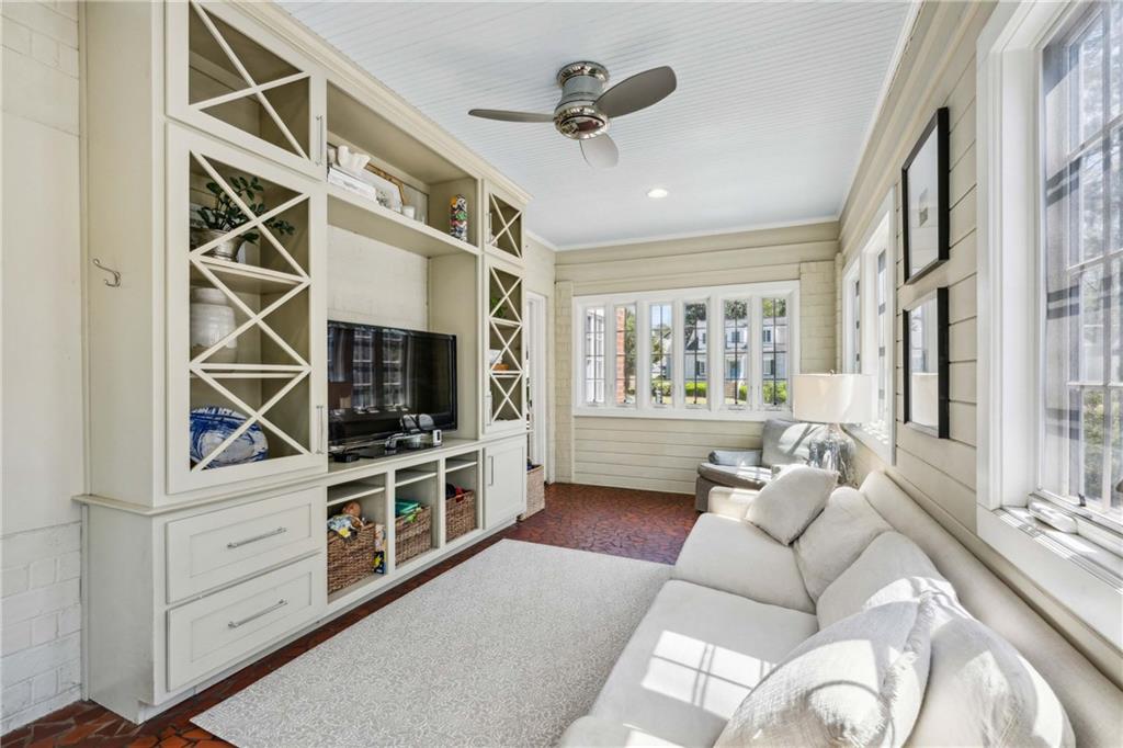 532 Princeton Way NE