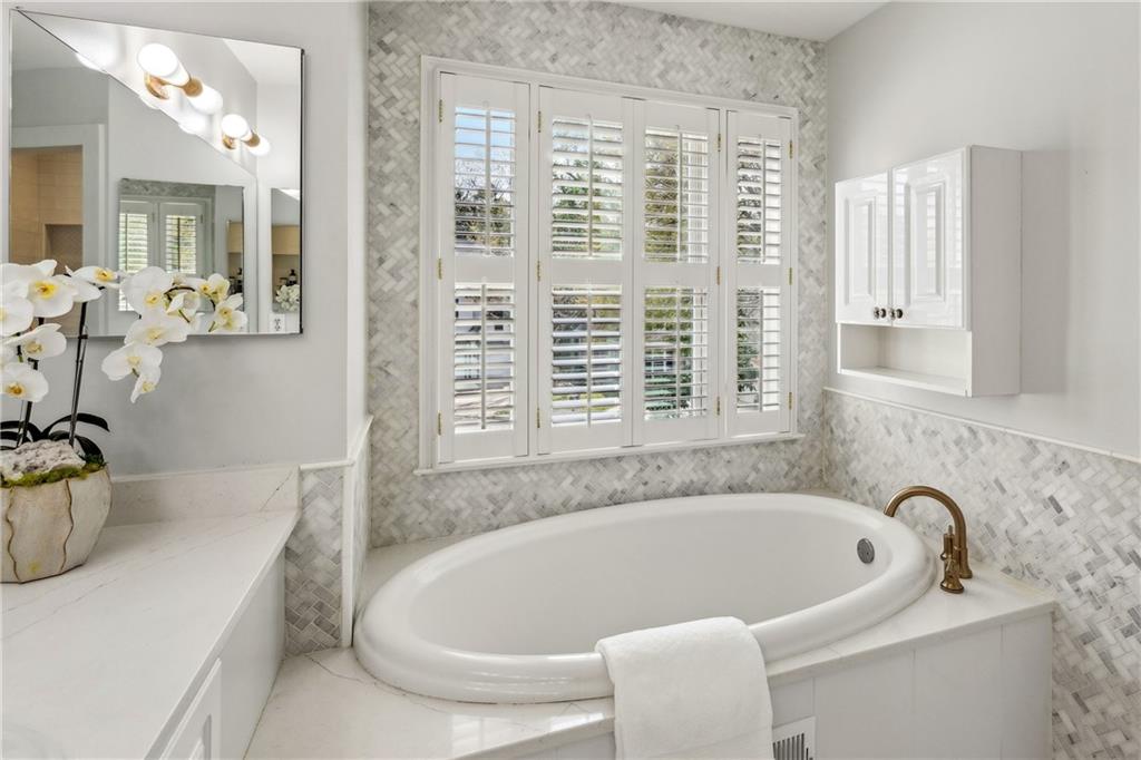 2314 Attaway Walk NE