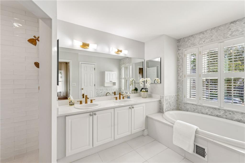 2314 Attaway Walk NE