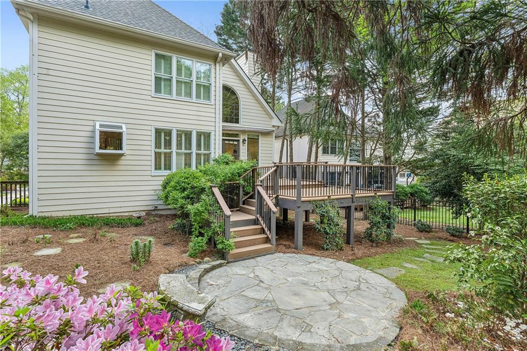 2314 Attaway Walk NE