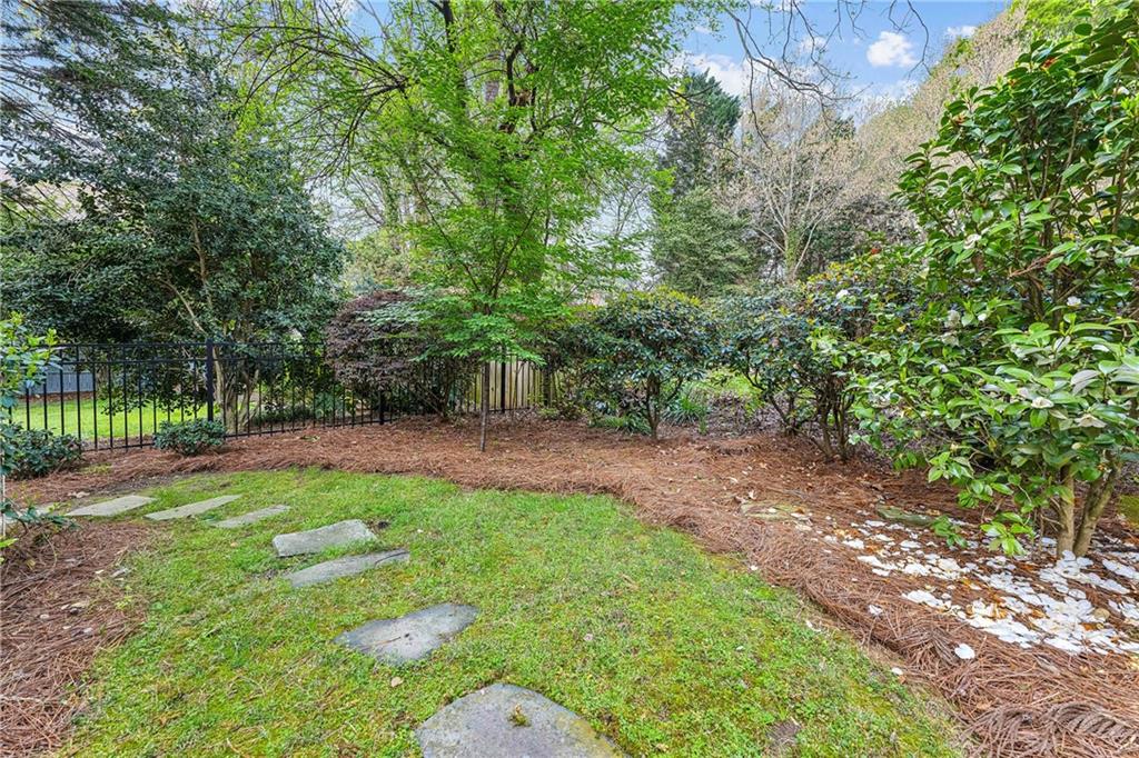 2314 Attaway Walk NE