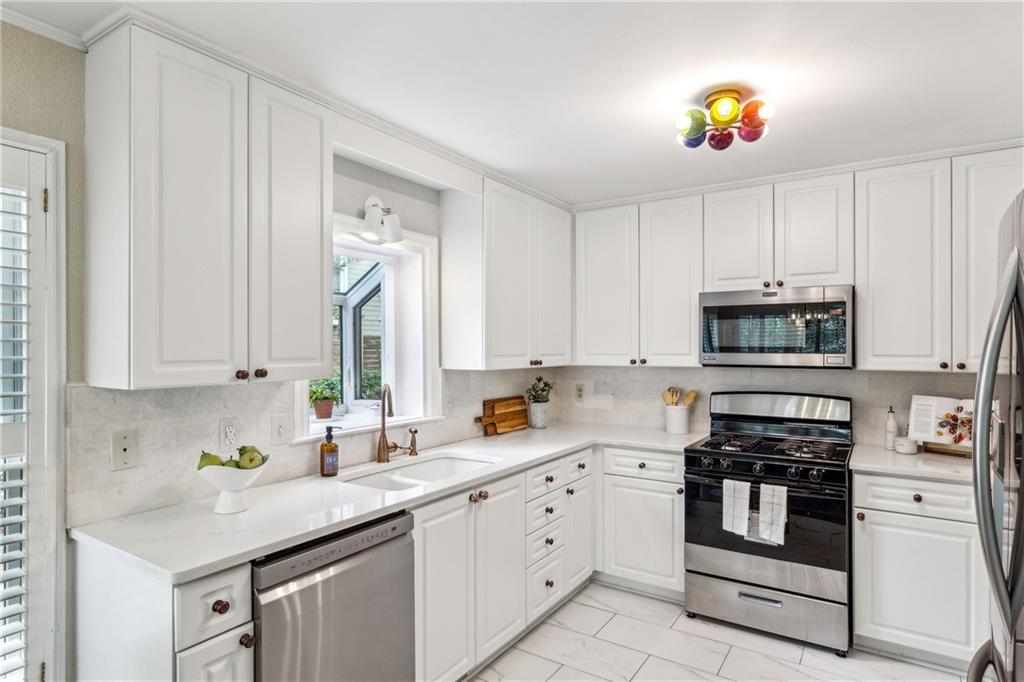 2314 Attaway Walk NE