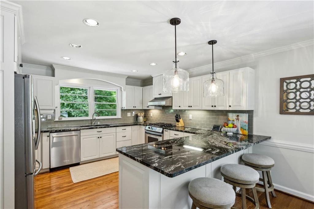 389 Valley Brook Drive NE