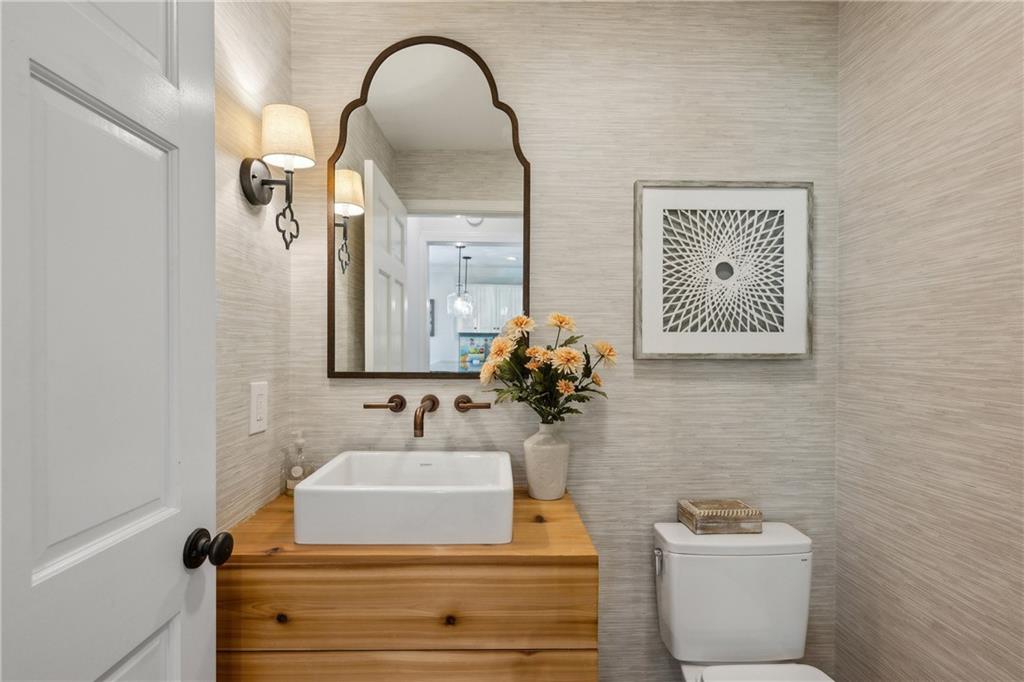 389 Valley Brook Drive NE