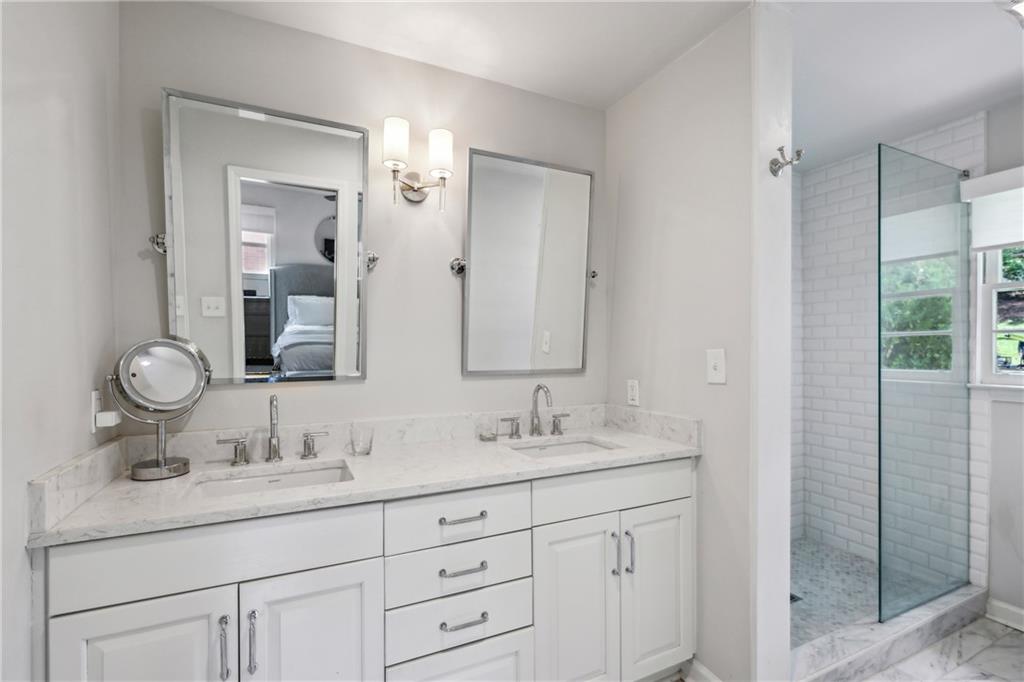 389 Valley Brook Drive NE