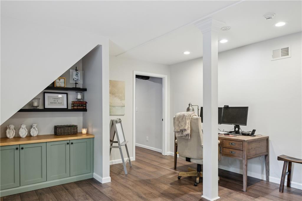 389 Valley Brook Drive NE