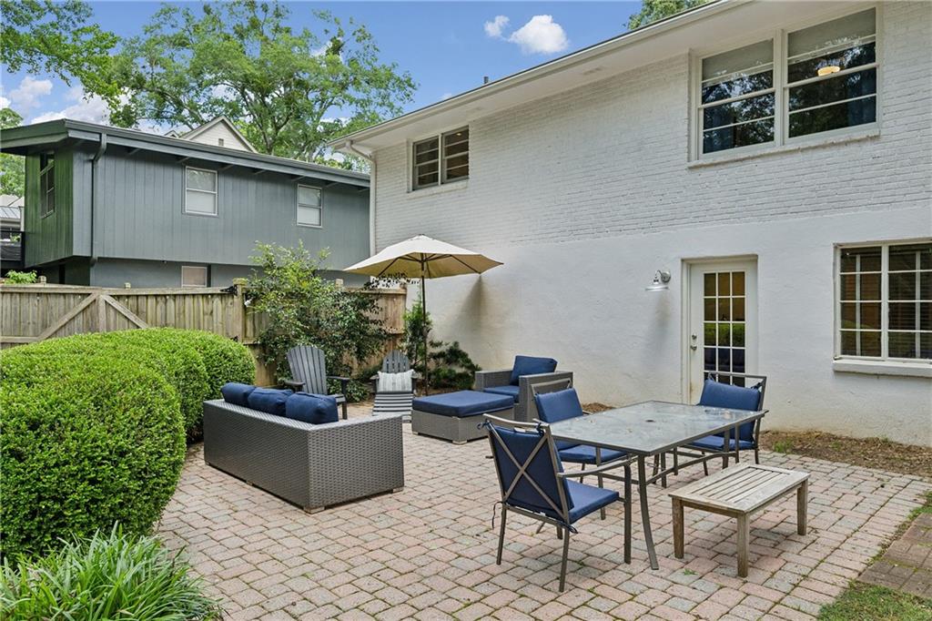 389 Valley Brook Drive NE