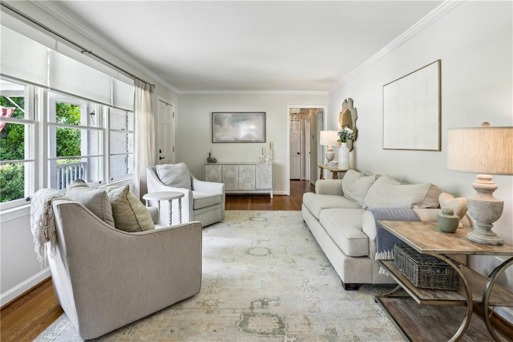 389 Valley Brook Drive NE