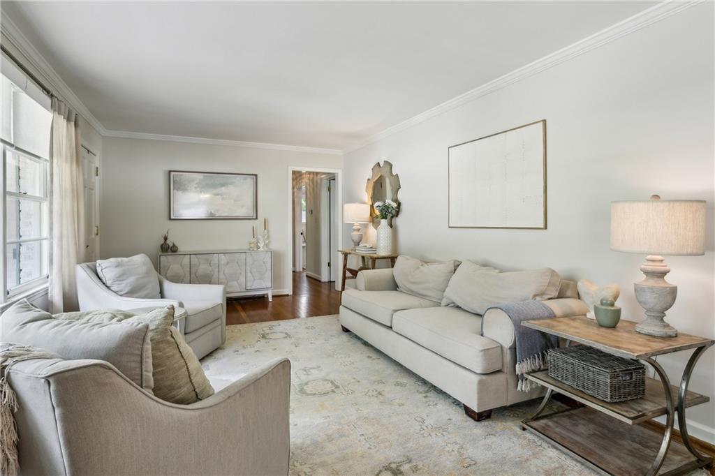 389 Valley Brook Drive NE