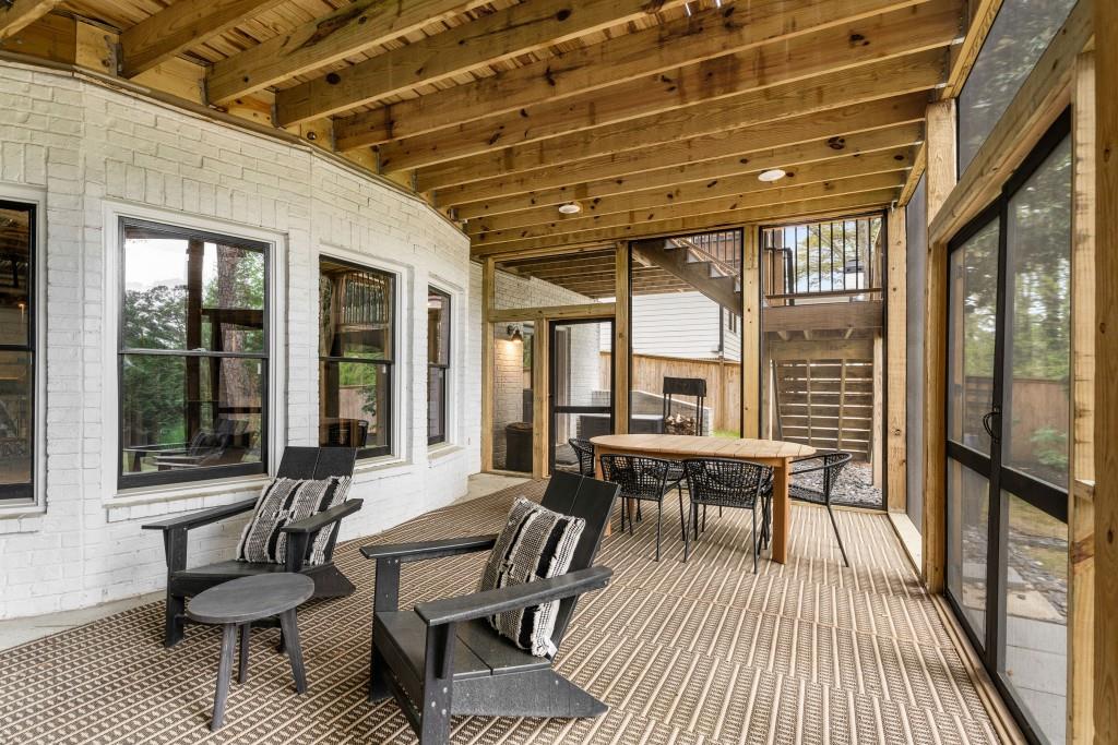 2537 Thompson Road NE